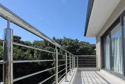 Horizontal stainless steel balustrades b